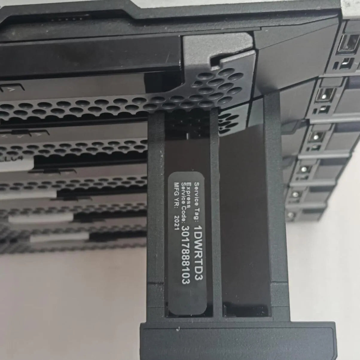 Dell R6515 1U Rack Server | AMD EPYC 7232P | 32GB RAM | 480GB SSD